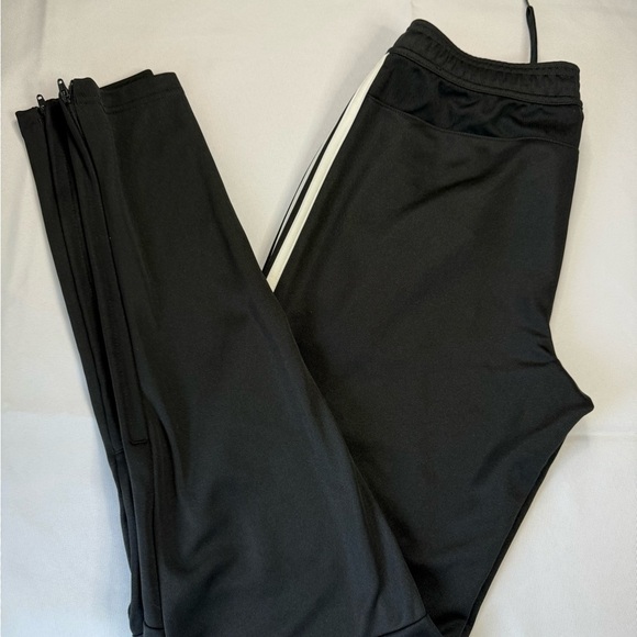 Adidas Black and White Sweater with Iconic Design - Picture 4 of 8